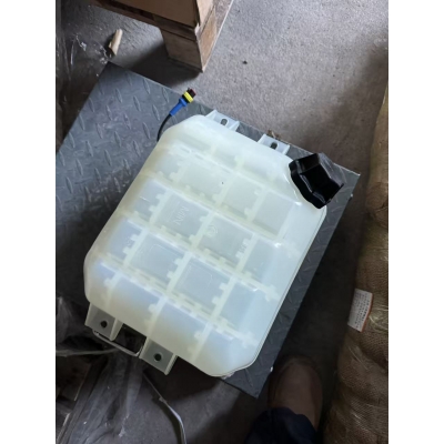 Расширительый бачок 1009806749 Zoomlion ZTC300 Расширительый бачок 1009806749 Zoomlion ZTC300