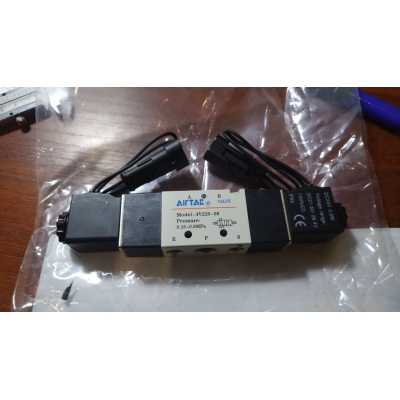 Клапан электромагнитный AIRTAC 4V220-08/B994V22008/Sany QY25C