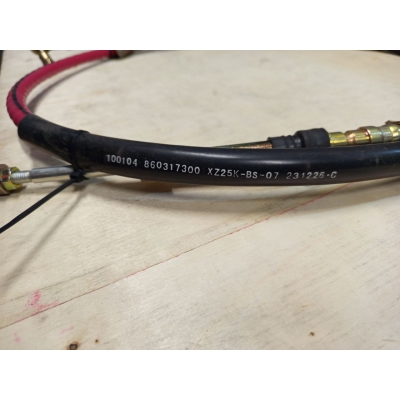 Трос переключения скоростей 100104/860317300/ XZ25K-BS-7 /LJ114Q*2800 /XCMG QY25 Трос переключения скоростей 100104/860317300/ XZ25K-BS-7 /LJ114Q*2800 /XCMG QY25