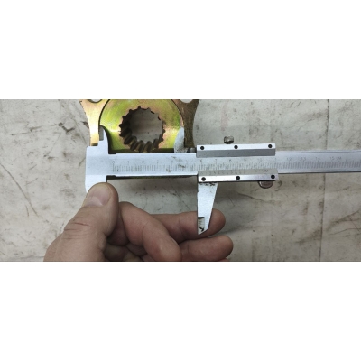 Фланец насоса гидравлического 100015 803073887 / XCMG XCT55 14 шлицов