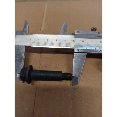 Болт клапанной крышки D04-136-30B+A